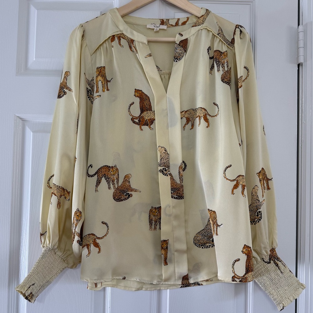 NEW Easel Cream and Black Cheetah Graphic Blouse Size Small
